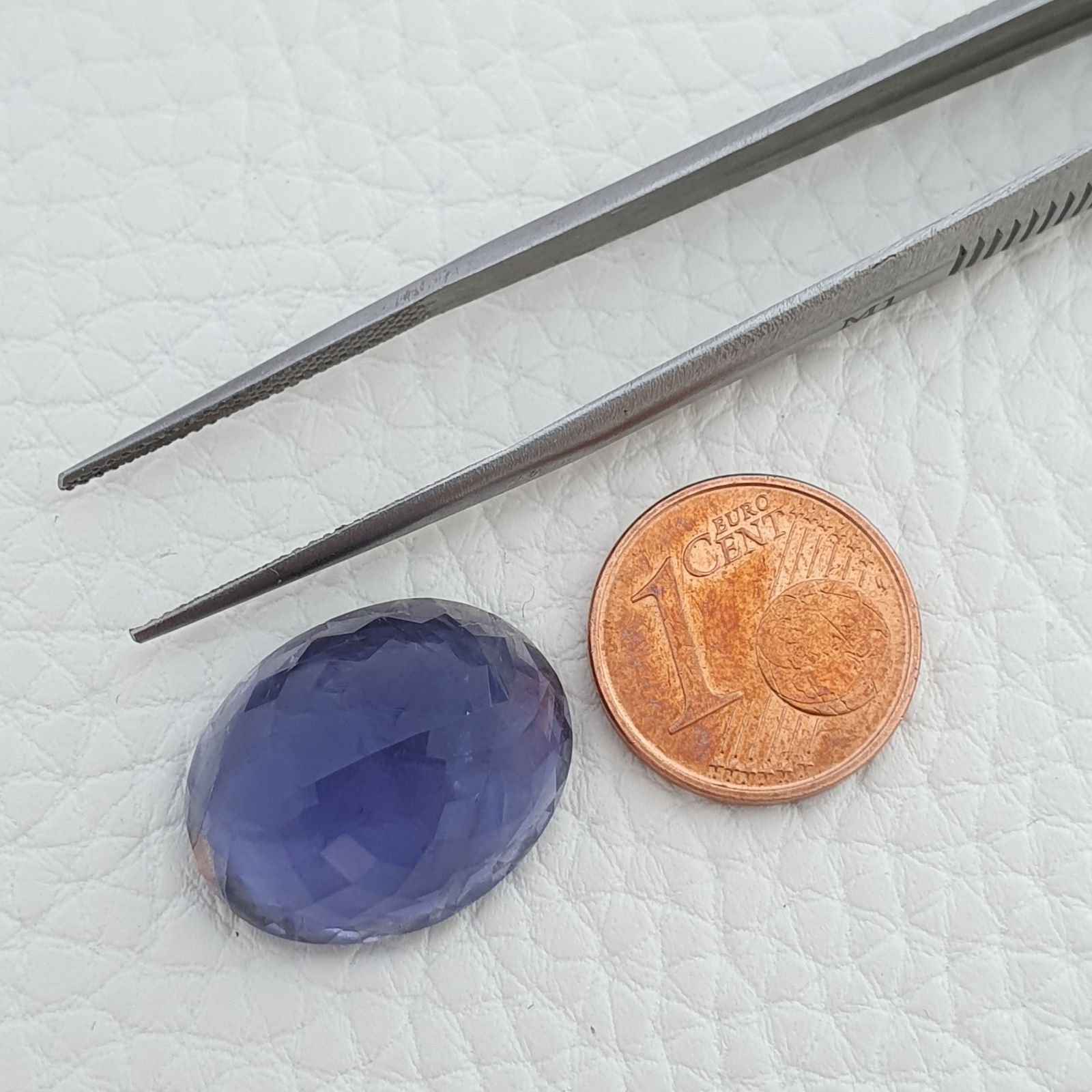 Iolite Naturale Taglio Ovale Sfaccettata Fatto a Mano Gemma Sciolta 15X19X8,70mm 15,15 Carati 1pz