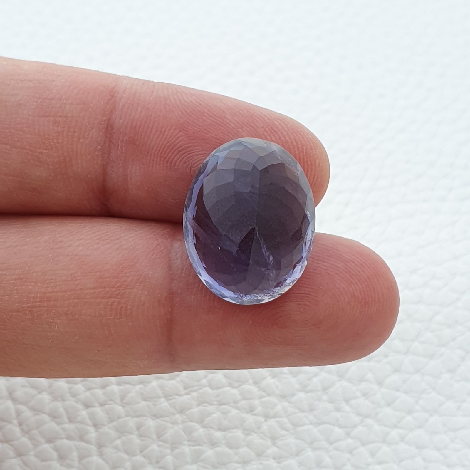 Iolite Naturale Taglio Ovale Sfaccettata Fatto a Mano Gemma Sciolta 15X19X8,70mm 15,15 Carati 1pz
