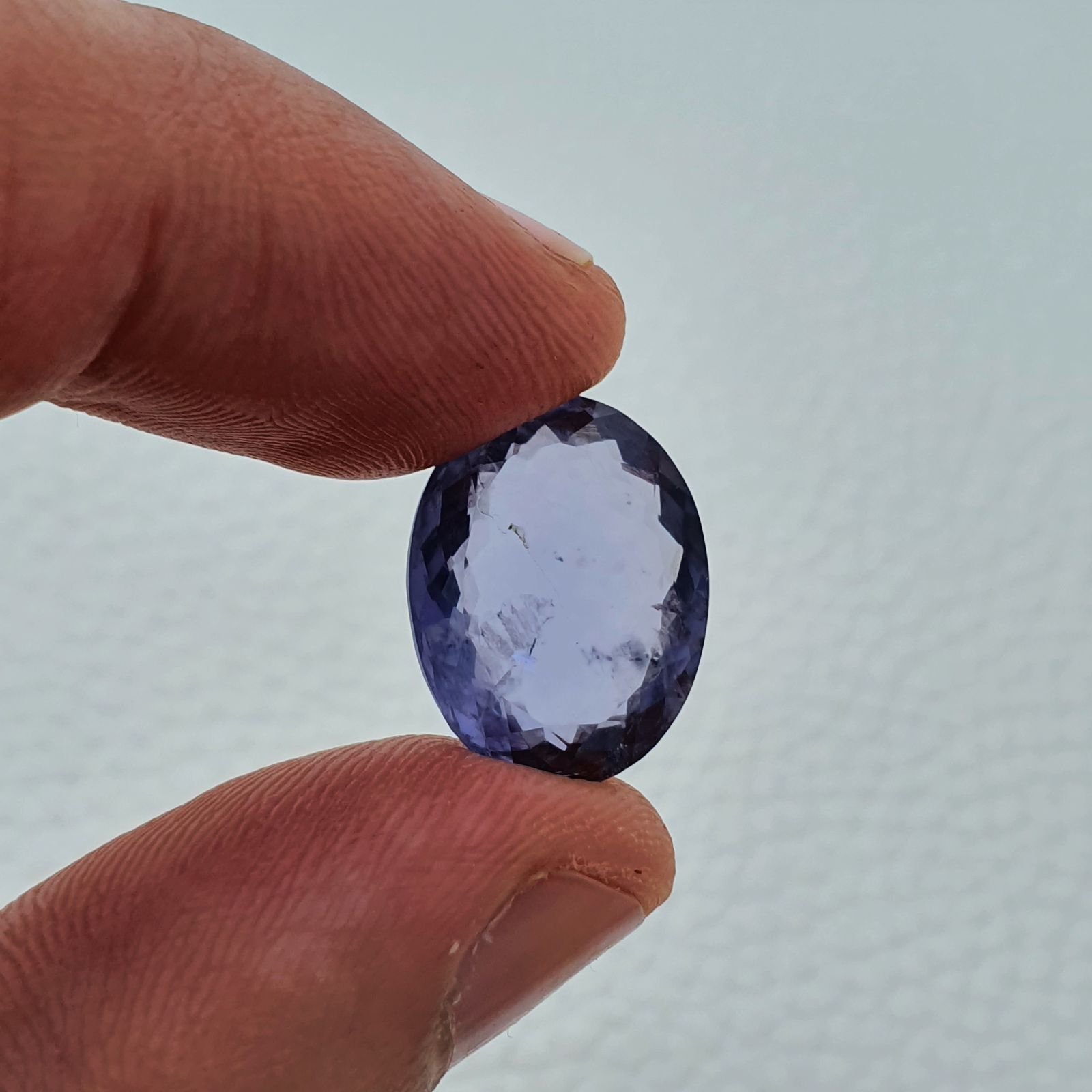 Iolite Naturale Taglio Ovale Sfaccettata Fatto a Mano Gemma Sciolta 17X13X6mm 8,85 Carati 1pz