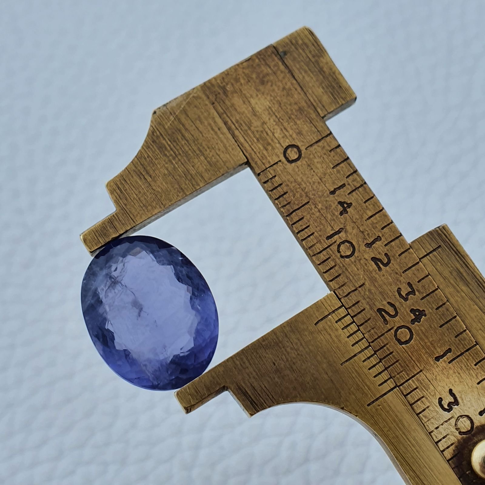 Iolite Naturale Taglio Ovale Sfaccettata Fatto a Mano Gemma Sciolta 16X12X7mm 9,25 Carati 1pz