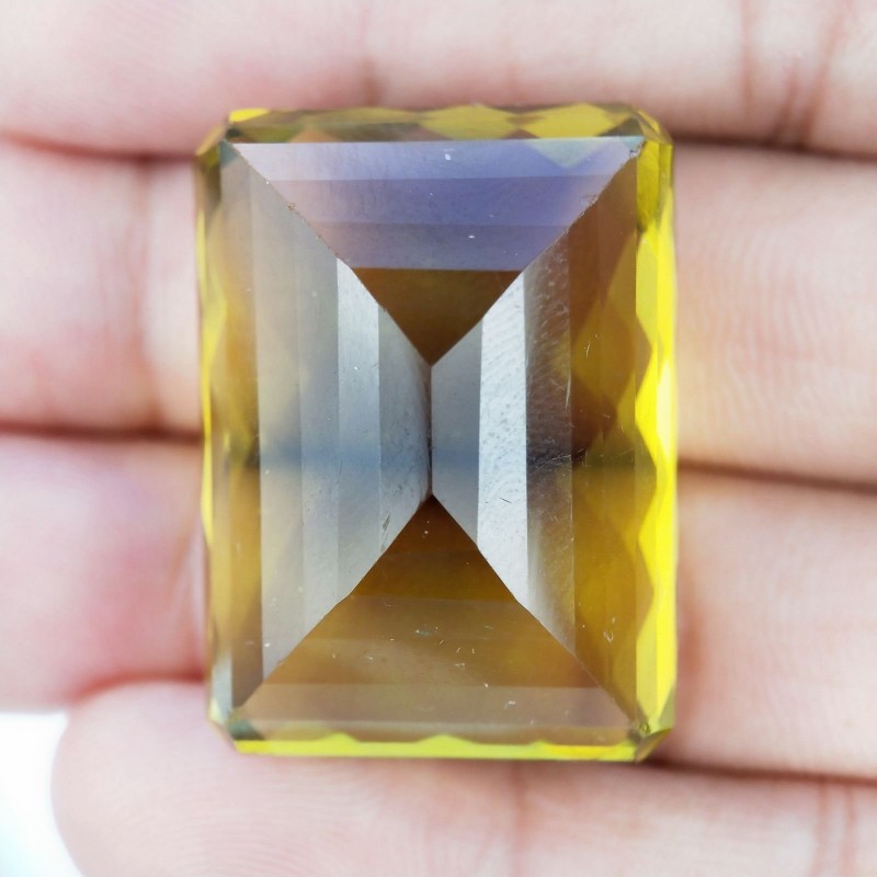 Topazio Limone Idrotermale Taglio Cuscino Sfaccettata a Mano Gemma Sciolta 31X23X18mm 96,95 Carati 1pz