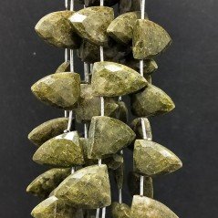 Serpentite Russa Naturale Perline Forma Punta Piatto Foro Laterale Sfaccettato A Mano