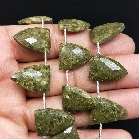 Serpentite Russa Naturale Perline Forma Punta Piatto Foro Laterale Sfaccettato A Mano