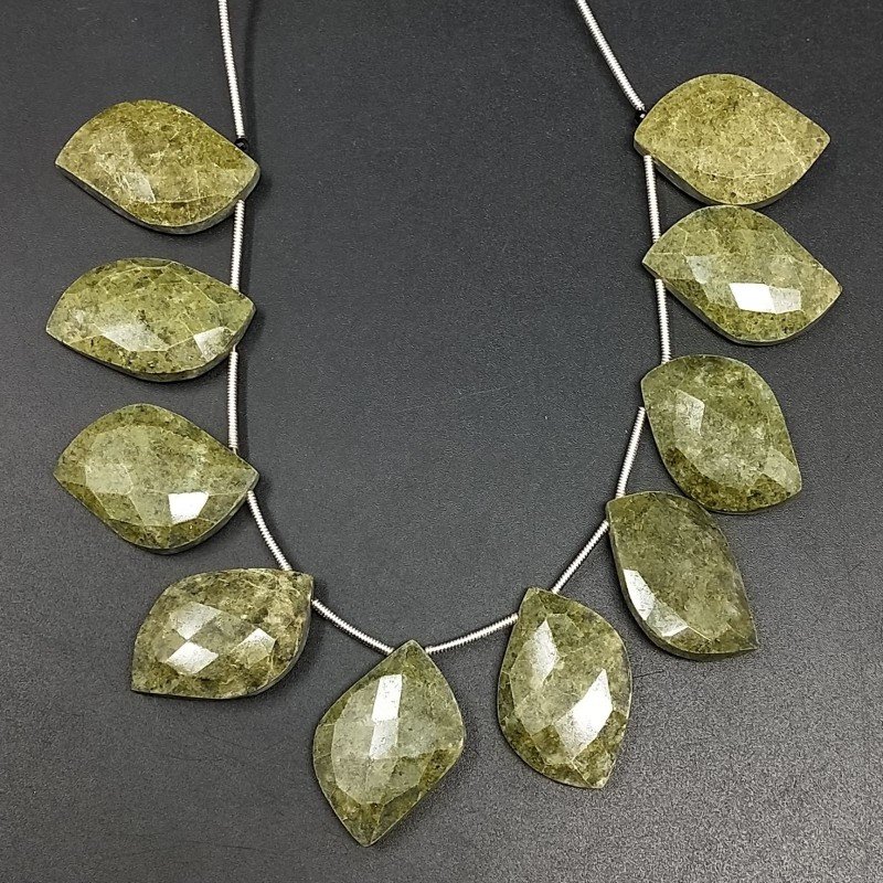 Serpentite Russa Naturale Perline Forma Foglia Sfaccettata a Mano Piatto Foro Laterale