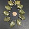 Serpentite Russa Naturale Perline Forma Foglia Sfaccettata a Mano Piatto Foro Laterale