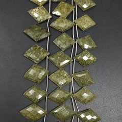 Serpentite Russo Naturale Perline Forma Rombo Piatto Foro Laterale Sfaccettato A Mano