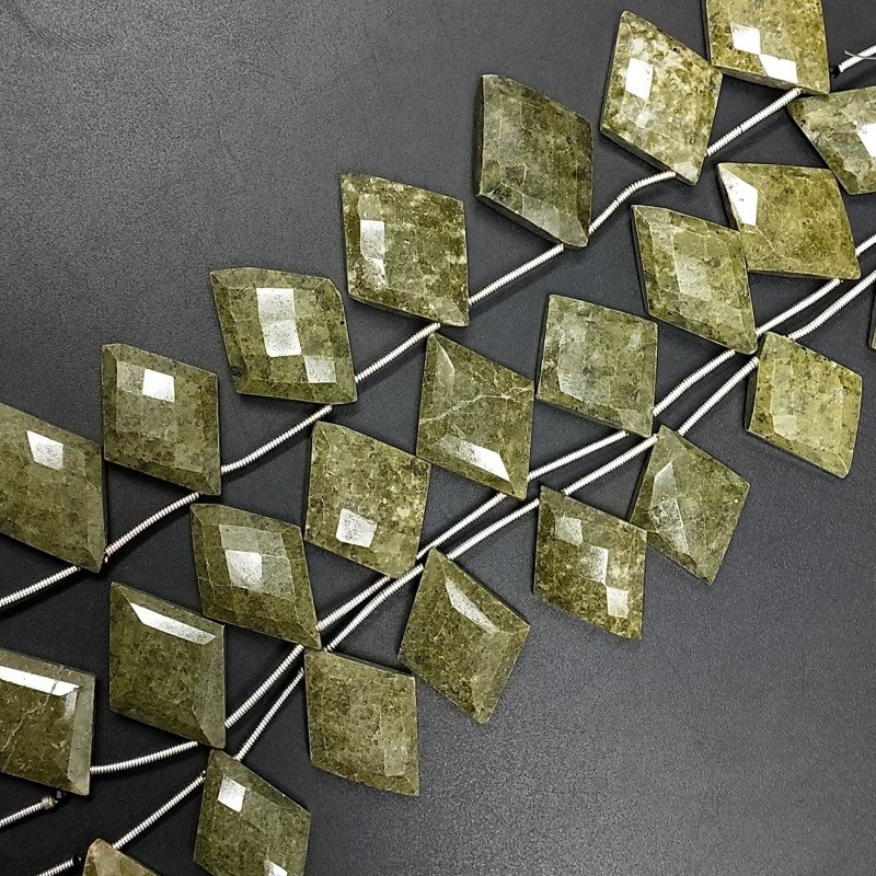Serpentite Russo Naturale Perline Forma Rombo Piatto Foro Laterale Sfaccettato A Mano
