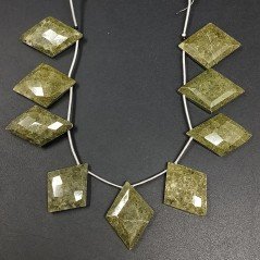 Serpentite Russo Naturale Perline Forma Rombo Piatto Foro Laterale Sfaccettato A Mano