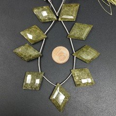 Serpentite Russo Naturale Perline Forma Rombo Piatto Foro Laterale Sfaccettato A Mano