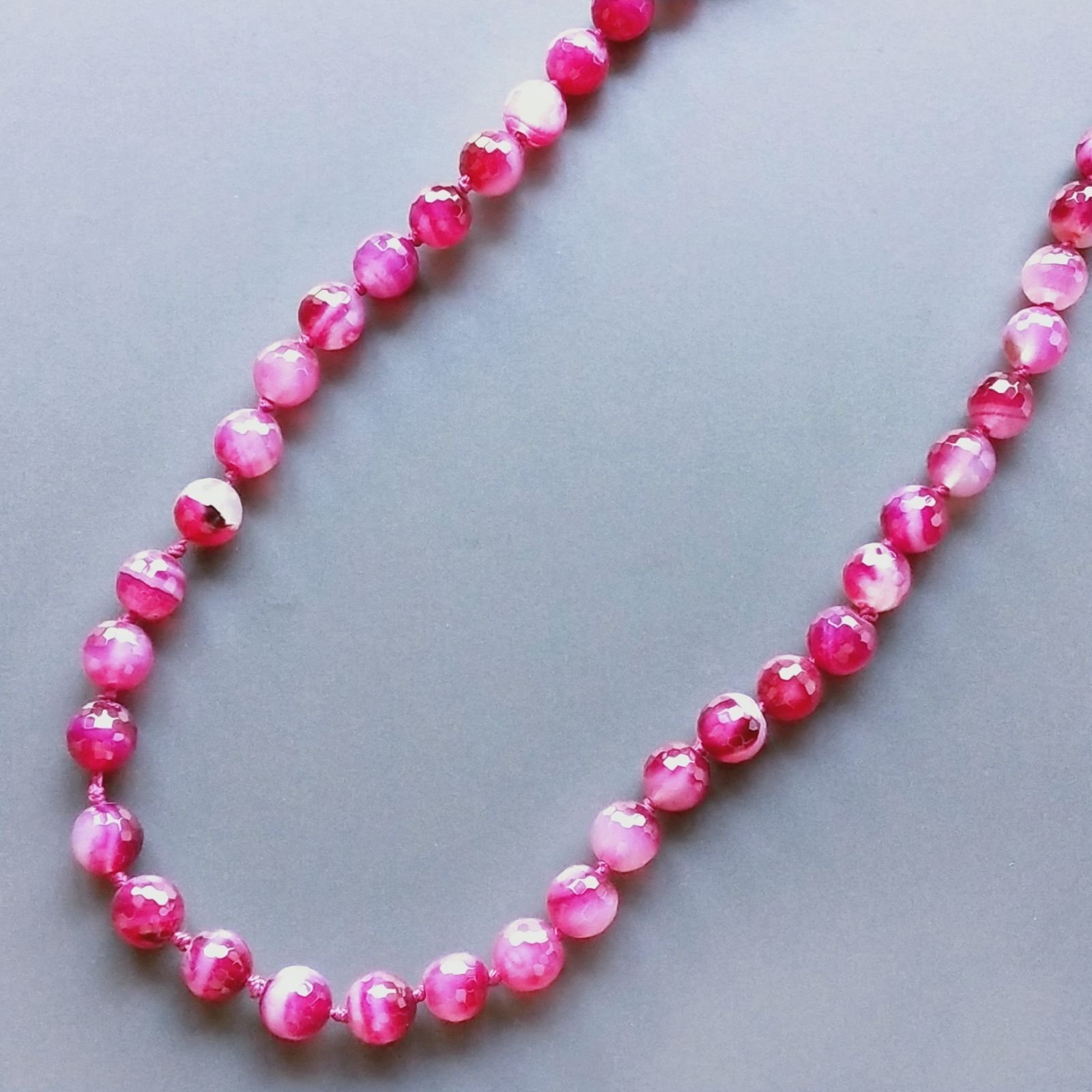 Collana Annodato di Agata Fucsia Tondo Sfaccettato 10mm
