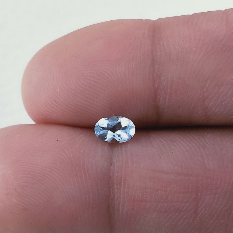 Gemma Sciolta di Acquamarina Naturale, Taglio Ovale Sfaccettato a Mano, 6x4x2-3 mm, 0,40 ct