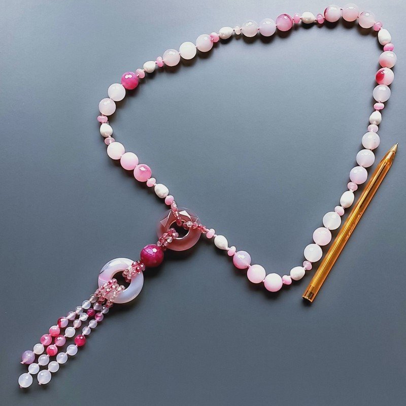 Collana Annodato di Agata Fucsia Tondo Liscio - Sfaccettato,  Perle di Fiume con Ciondolo Agata Fucsia in Ottone