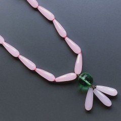 Collana Annodato di Calcedonia Rosa Forma Goccia Sfaccettato 10x29 con Centrale di Cristallo Verde