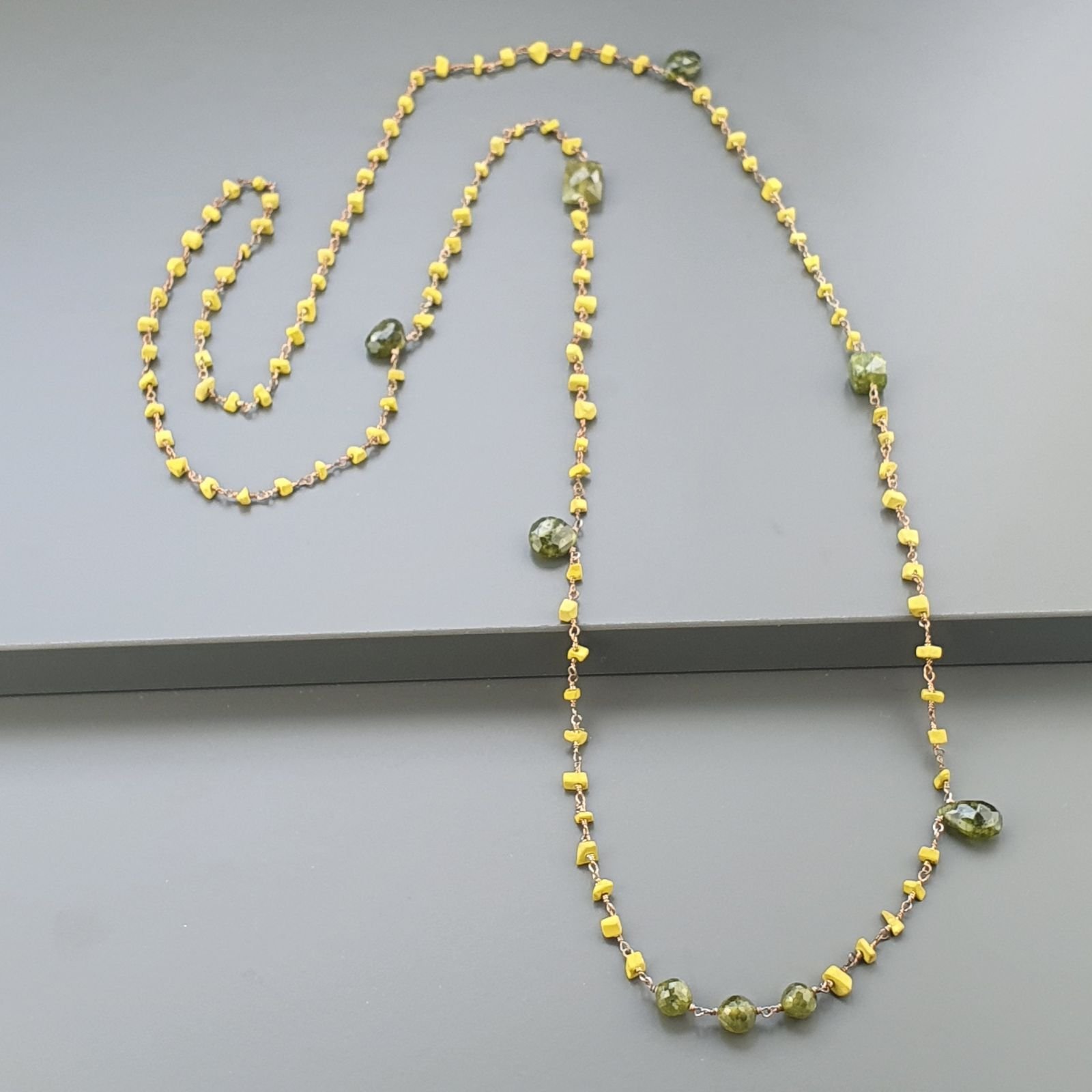 Collana A Nodo Orafo Rosato Con Agata Gialla E Peridoto