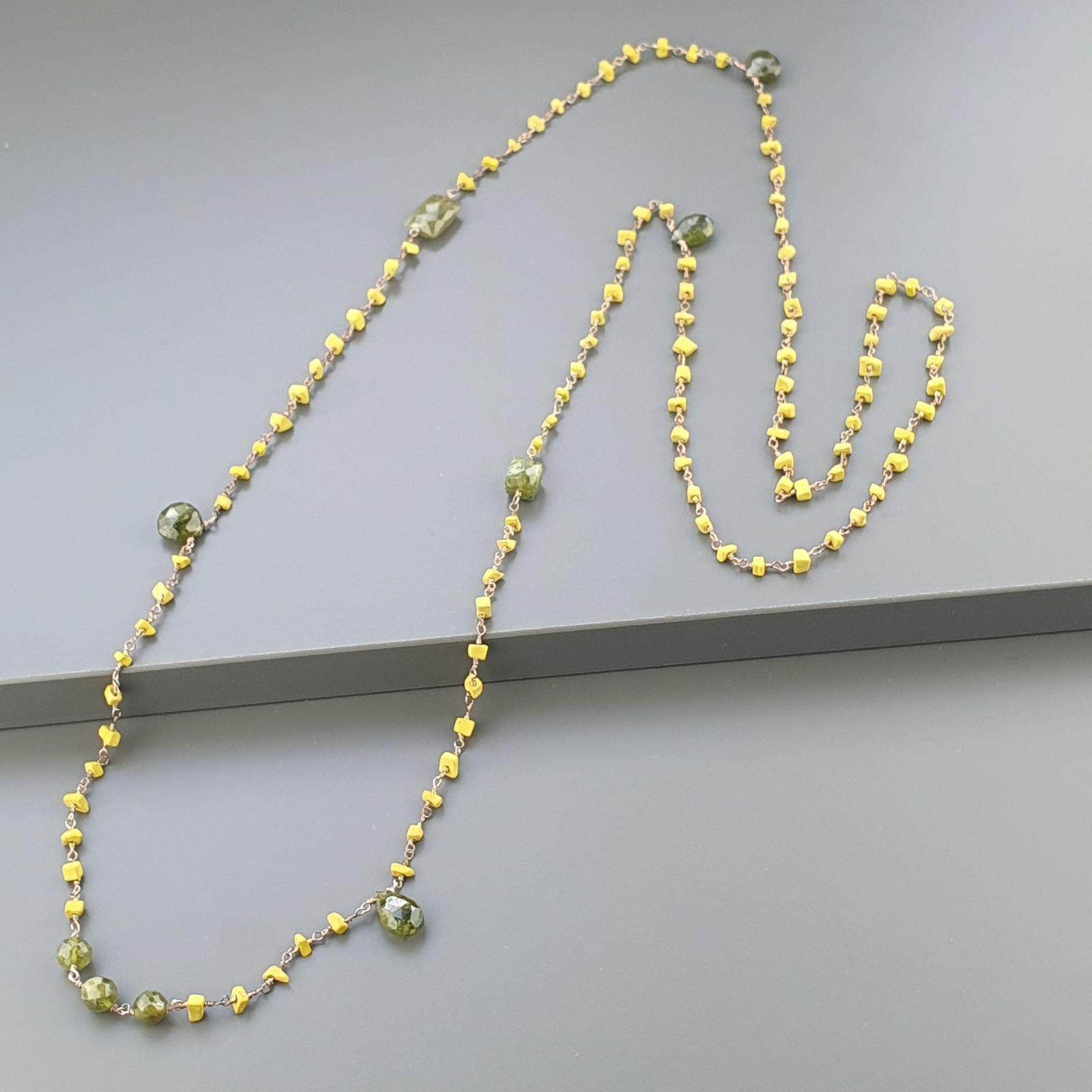 Collana A Nodo Orafo Rosato Con Agata Gialla E Peridoto