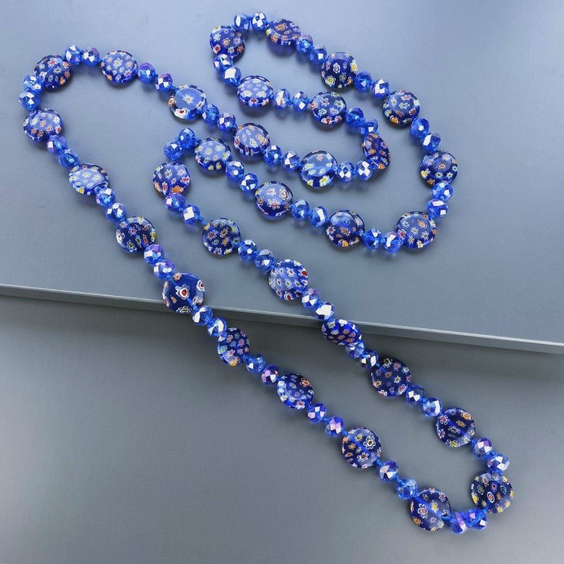 Collana cristallo murano blu forme miste 115 cm annodato