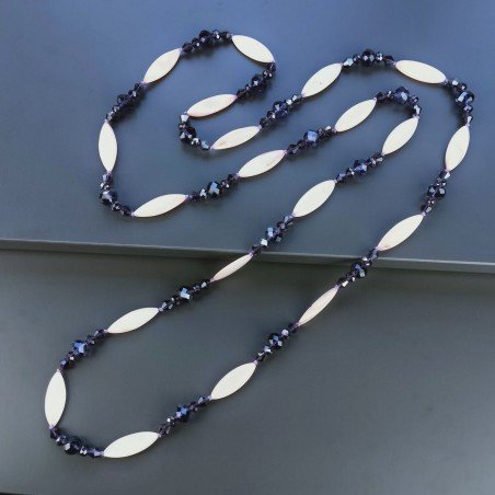 Collana madreperla rosa ovale allungato piatto con cristallo viola forme miste 115 cm annodato