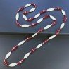 Collana madreperla bianca ovale allungato piatto con cristallo rosso forme miste 115 cm annodato