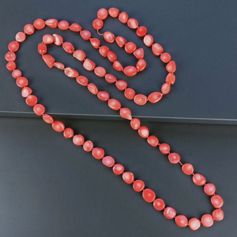 Collana corallo bambo sassi piatti irregolari 115 cm annodato