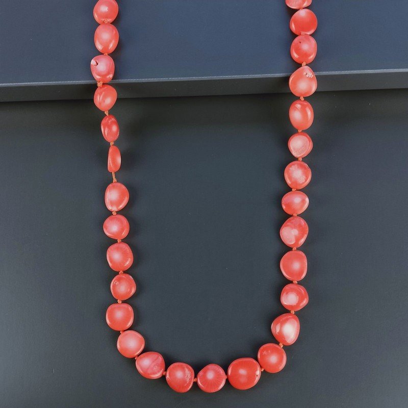 Collana corallo bambo sassi piatti irregolari 115 cm annodato