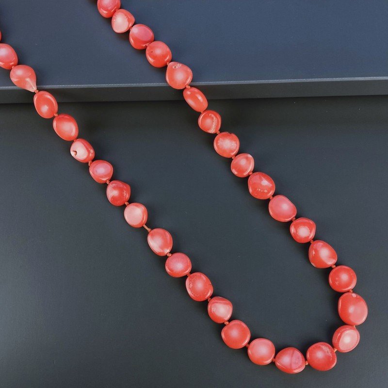 Collana corallo bambo sassi piatti irregolari 115 cm annodato
