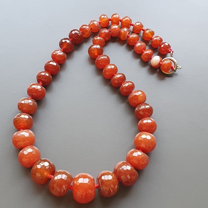 Collana girocollo corniola rondelle sfac graduazione 10-20 mm annodato Collana girocollo corniola rondelle sfac graduazione 10-20 mm annodato