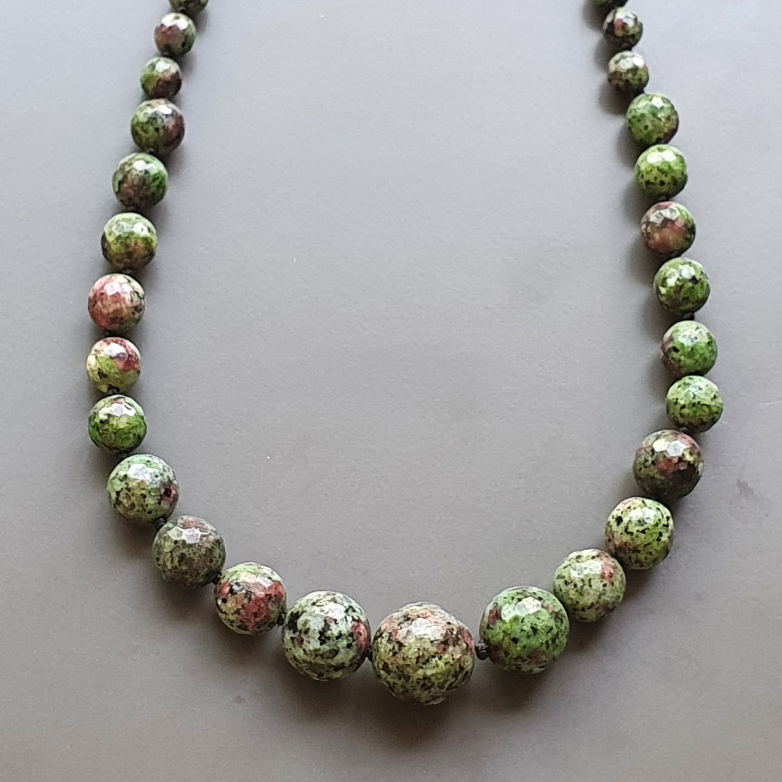 Collana girocollo agata zoesite sferico sfac graduazione 6-14 mm annodato
