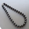 Collana girocollo resina nera tondo liscio 14 mm annodato