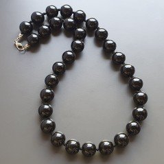 Collana girocollo resina nera tondo liscio 14 mm annodato