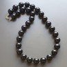 Collana girocollo resina nera tondo liscio 14 mm annodato