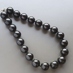 Collana girocollo resina nera tondo liscio 18 mm annodato