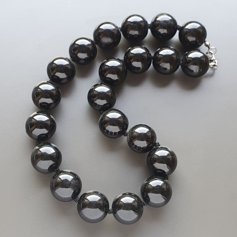 Collana girocollo resina nera tondo liscio 18 mm annodato Collana girocollo resina nera tondo liscio 18 mm annodato