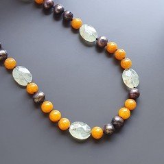 Collana girocollo prenite ovale sfac con agata arancione sferica lisce e perle di fiume viola annodato