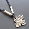 Collana girocollo di corda con osso bianco lavorato