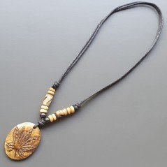 Collana girocollo di corda con osso lavorato