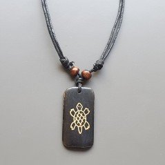Collana girocollo di corda con legno disegnato