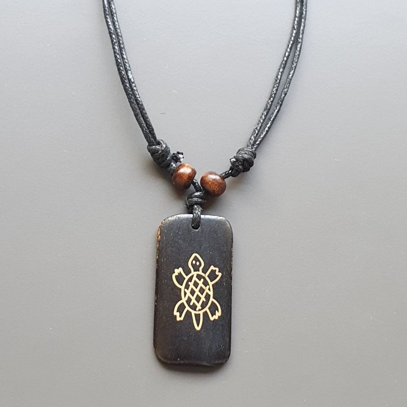 Collana girocollo di corda con legno disegnato