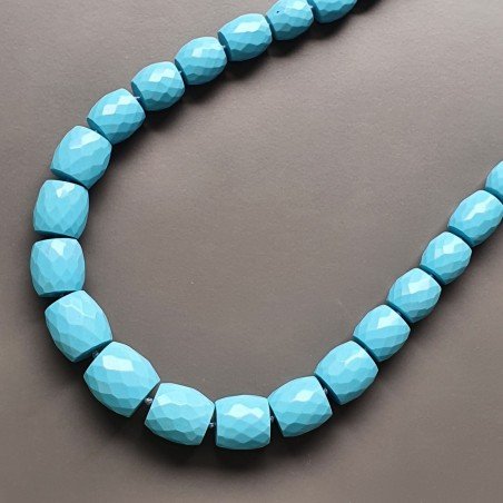 Collana girocollo pasta di turchese (A) cilindro sfacettato gradazione 8-12X10-14 mm annodato