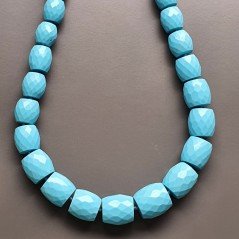 Collana girocollo pasta di turchese (A) cilindro sfacettato gradazione 8-12X10-14 mm annodato