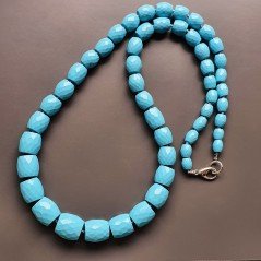 Collana girocollo pasta di turchese (A) cilindro sfacettato gradazione 8-12X10-14 mm annodato