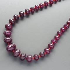 Collana girocollo giada prugna rondelle sfac graduazione 8-20 mm annodato