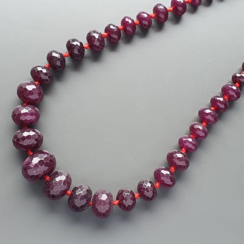 Collana girocollo giada prugna rondelle sfac graduazione 8-20 mm annodato