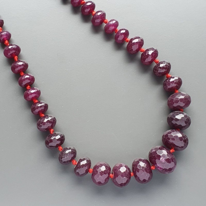 Collana girocollo giada prugna rondelle sfac graduazione 8-20 mm annodato