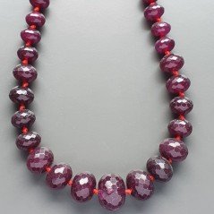 Collana girocollo giada prugna rondelle sfac graduazione 8-20 mm annodato