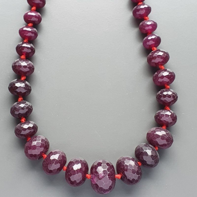 Collana girocollo giada prugna rondelle sfac graduazione 8-20 mm annodato