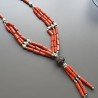 Collana girocollo corallo bambo tubetti liscio 4x10 mm con ottone argentato e ciondolo infilato