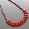 Collana girocollo corallo bambo tondo liscio con aulite forma dente e ottone argentato lavorato annodato