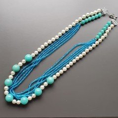 Collana girocollo perle di maiorca tondo liscio 8 mm e angiolite tondo liscio con cristallo azzurro rondelle sfac  annodato