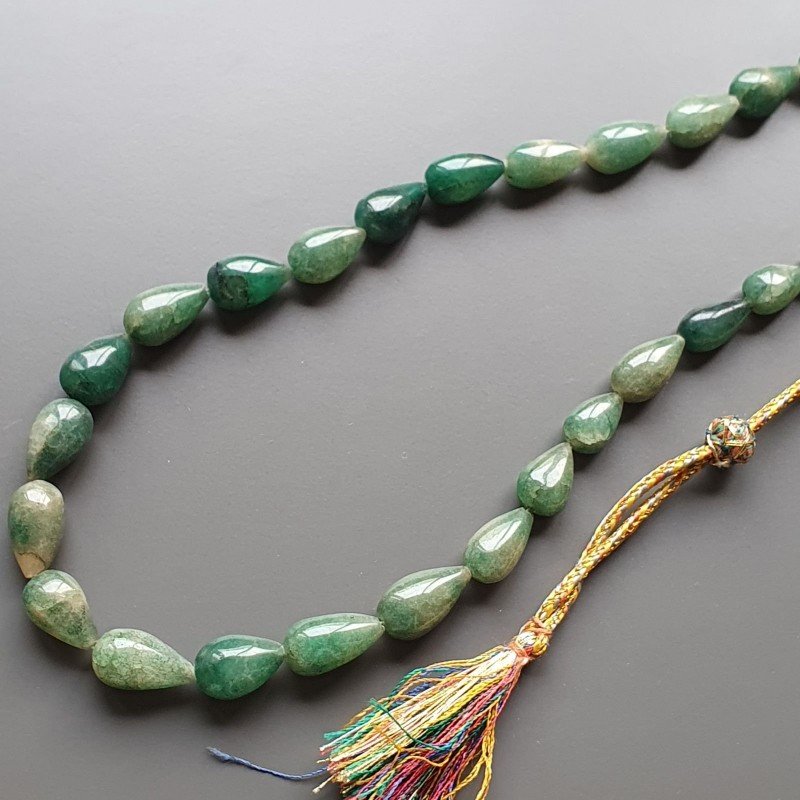Collana girocollo radice di smeraldo gocce lisce foro verticale