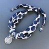 Collana foulard bianco disegnato blu multicolore con ciondolo di pietre dure miste
